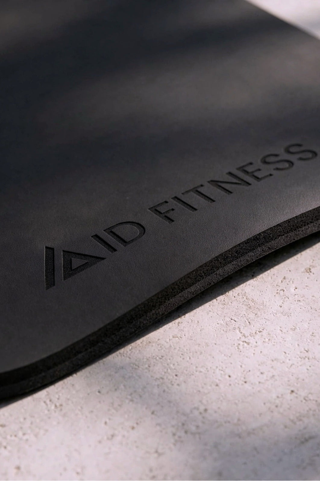 ID Yoga Mat – laser-pressed ID logo and 4.5 mm edge, close-up